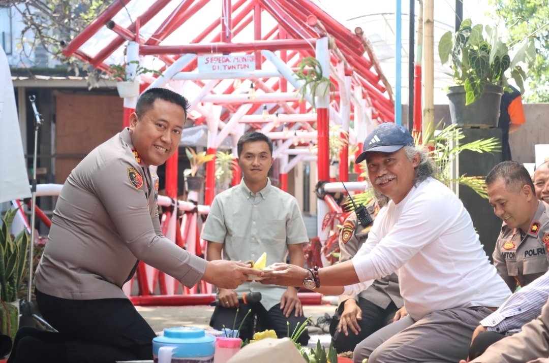 Polres Batu Rampungkan Jembatan Merah Putih Presisi, Akses Warga Kini Lebih Aman 1 Polres Batu Rampungkan Jembatan Merah Putih Presisi, Akses Warga Kini Lebih Aman