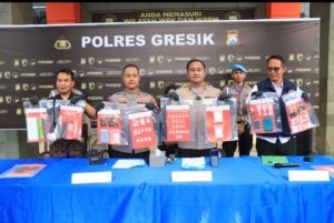 Polres Gresik Bongkar Jaringan Narkoba Amankan 2 Tersangka Pengedar dan 209 Gram Sabu