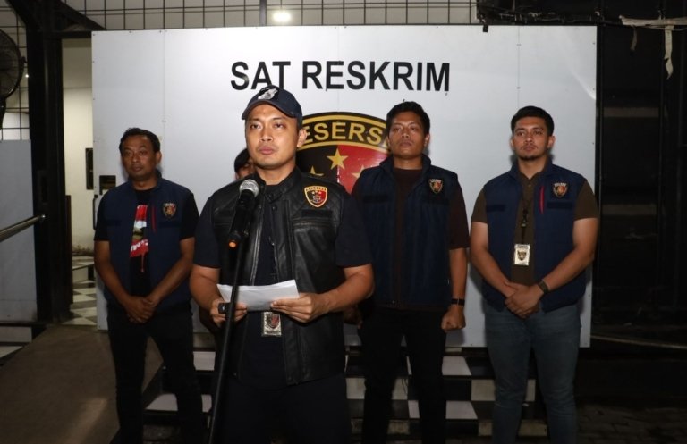 Polres Pelabuhan Tanjungerak Hadiahi Timah Panas Pelaku Jambret yang Sasar Wisatawan di Surabaya