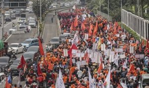 Unjuk Rasa Buruh Di Depan Gedung DPR 14052022 dr 09 e1777619453405