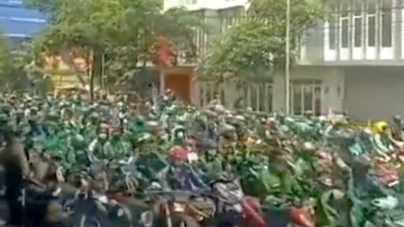 Ojol ,Demo ,Surabaya