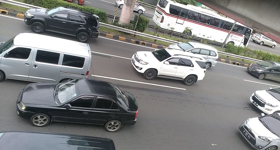 Masalah Ban Bocor di Tol Jagorawi, Ini Penjelasan dari Pihak Pengelola Jalan Tol