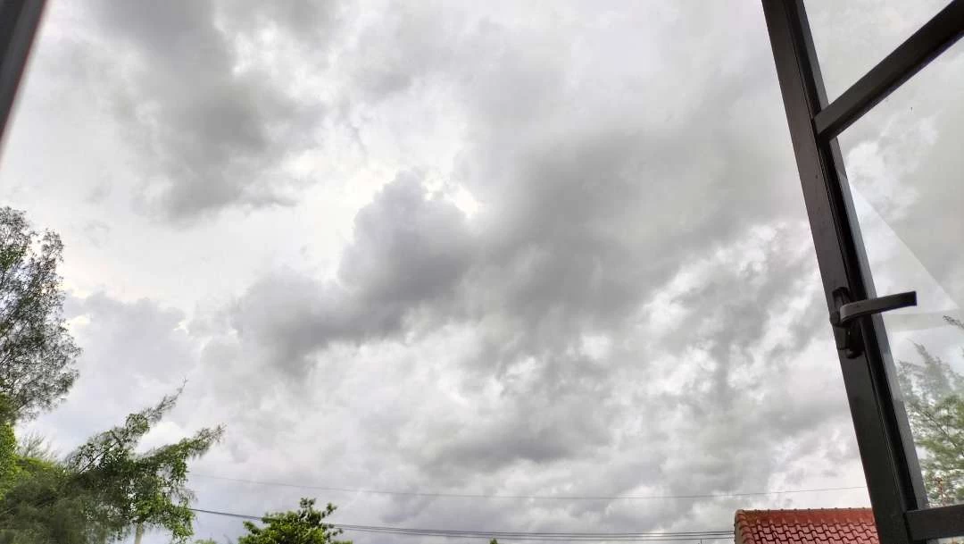 Prakiraan Cuaca untuk Wilayah Jawa Timur, Surabaya pada 4 Mei 2526