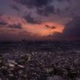 Gambar panorama kota Surabaya pada malam hari