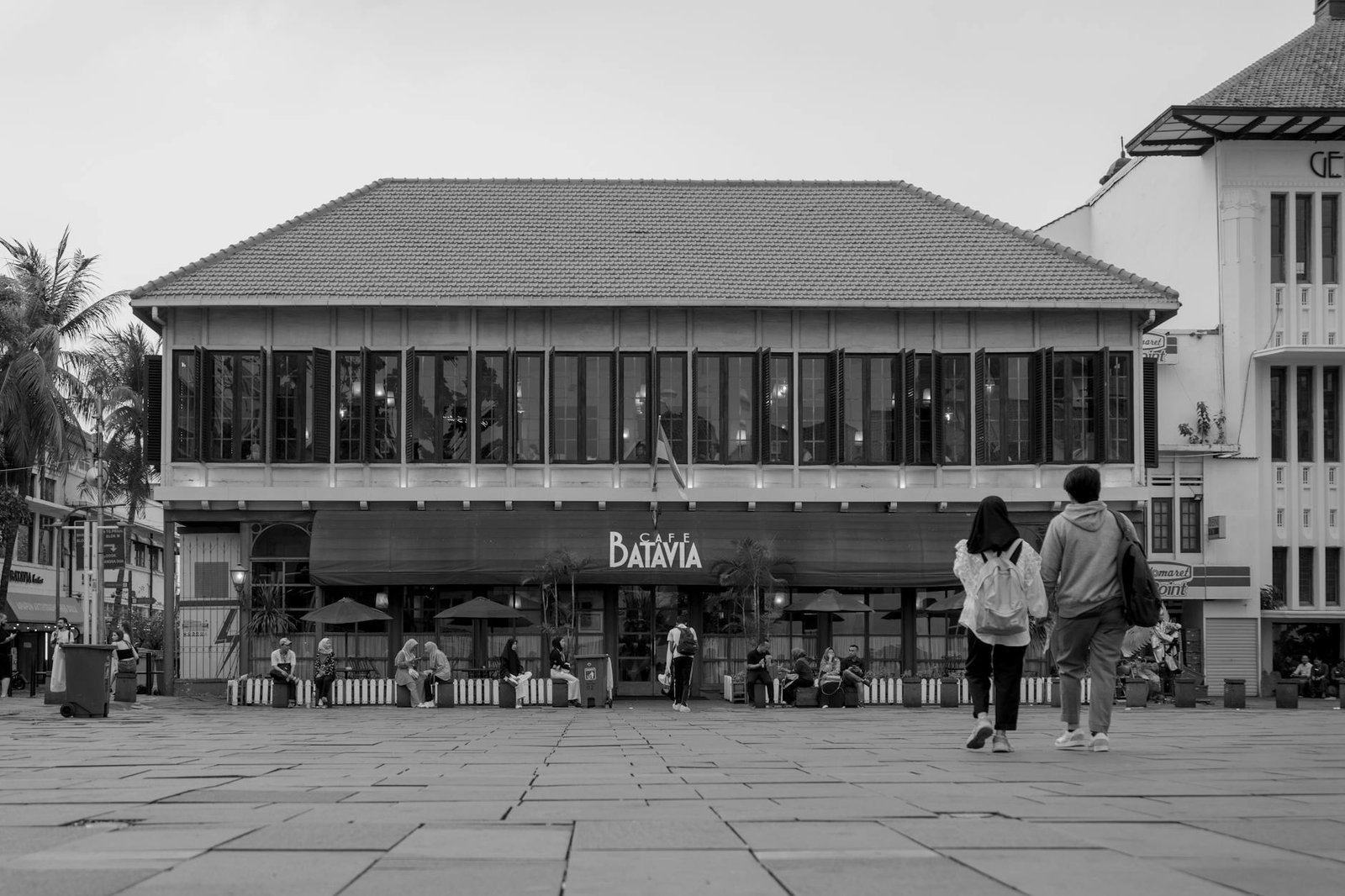 Mengenal Kota Surabaya Lewat 5 Destinasi Wisata Khas Jawa Timur 2 Pemandangan kota Surabaya dengan bangunan tinggi