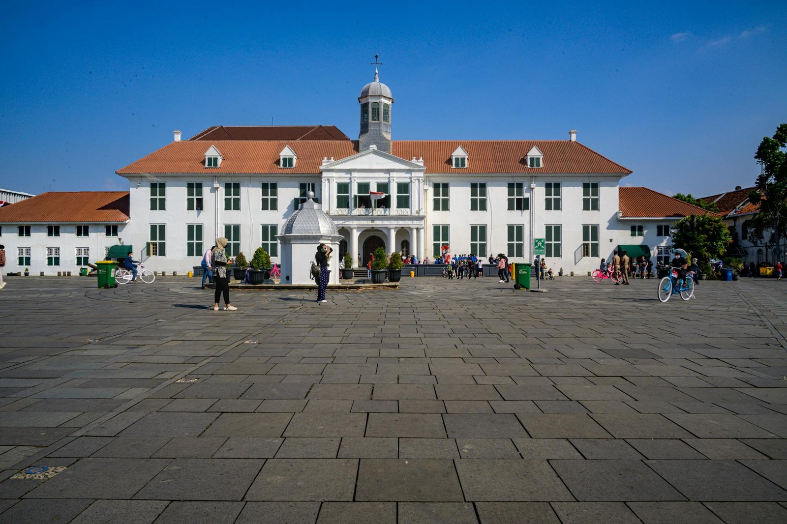 Mengenal Kota Surabaya Lewat 5 Destinasi Wisata Khas Jawa Timur 1 Mengenal Kota Surabaya Lewat 5 Destinasi Wisata Khas Jawa Timur