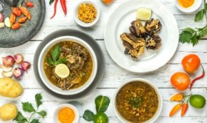 Makanan khas Surabaya seperti lontong balap dan gudeg