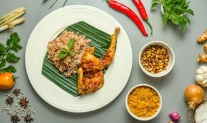 Gambar kuliner khas Surabaya dengan sate dan gudeg