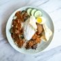 Makanan khas Surabaya seperti lontong balap dan gudeg