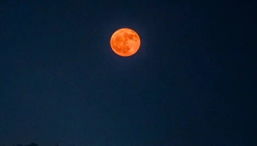 Bulan Strawberi , Strawberry Moon
