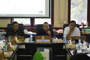 DPRD surabaya