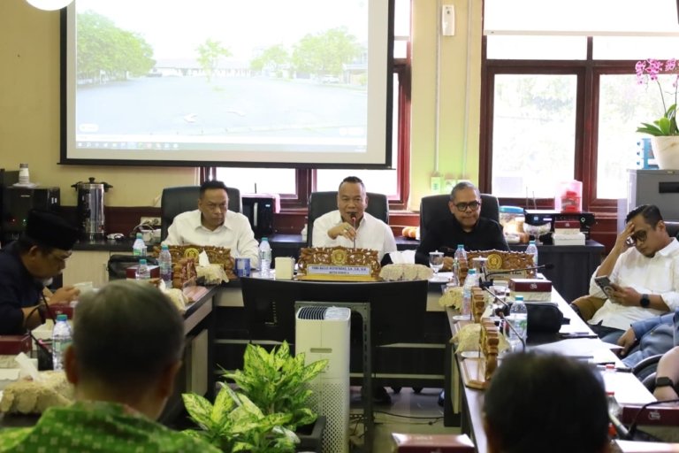 Komisi A DPRD Surabaya
