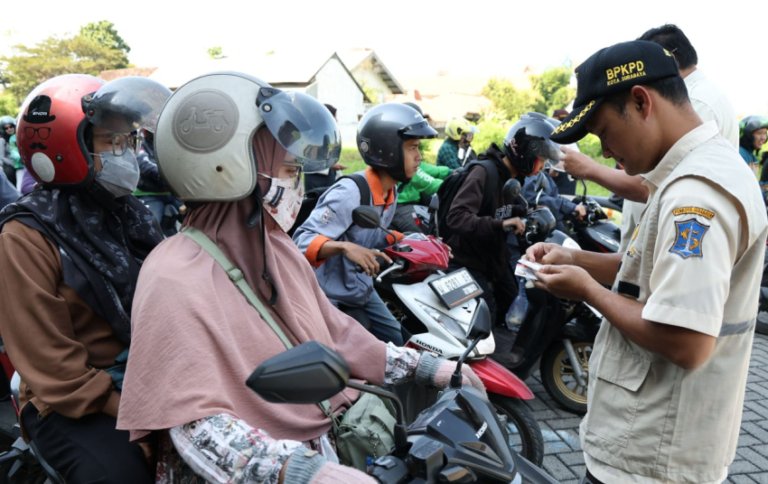 Pemkot Surabaya , Razia Pajak Kendaraan, Wajib Pajak