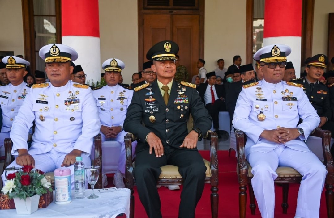 Pancasila Pemersatu Bangsa: Upacara Hari Lahir Pancasila 2026 di Surabaya, Kasdam V/Brawijaya Turut Berpartisipasi. 1 Pancasila Pemersatu Bangsa: Upacara Hari Lahir Pancasila 2026 di Surabaya, Kasdam V/Brawijaya Turut Berpartisipasi.