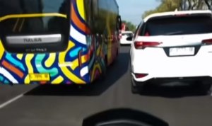 DPRD Surabaya,Suroboyo Bus Ugal-ugalan