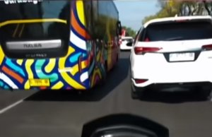 DPRD Surabaya,Suroboyo Bus Ugal-ugalan