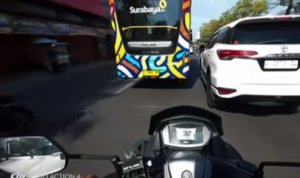 DPRD Surabaya,Suroboyo Bus Ugal-ugalan