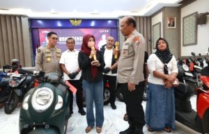 Polda Jatim Kembalikan Motor Korban Curanmor dan Begal Tanpa Biaya