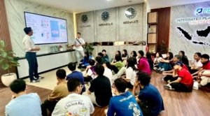 Kunjungan Pelajar Singapura Tegaskan Reputasi Terminal Teluk Lamong sebagai Smart Port Moderen