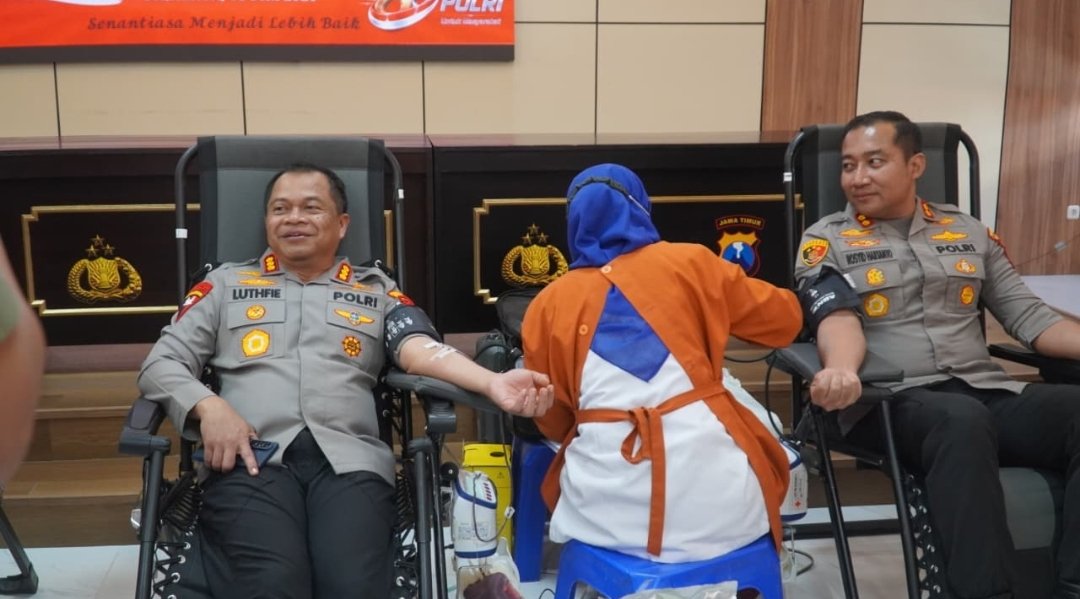 Rayakan HUT Bhayangkara ke-80, Polrestabes Surabaya Hadirkan Aksi Sosial Melalui Donor Darah Massal