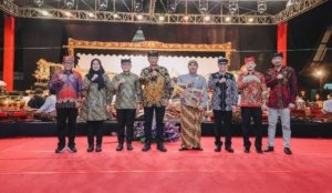 Kapolda Jatim Gaungkan Semangat Jogo Jawa Timur di Pagelaran Wayang Kulit Hari Bhayangkara ke – 80