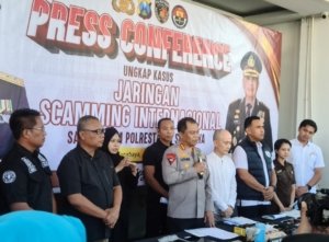 Polrestabes Surabaya berhasil ungkap kasus scamming internasional 45 Tersangka berHasil diamankan.