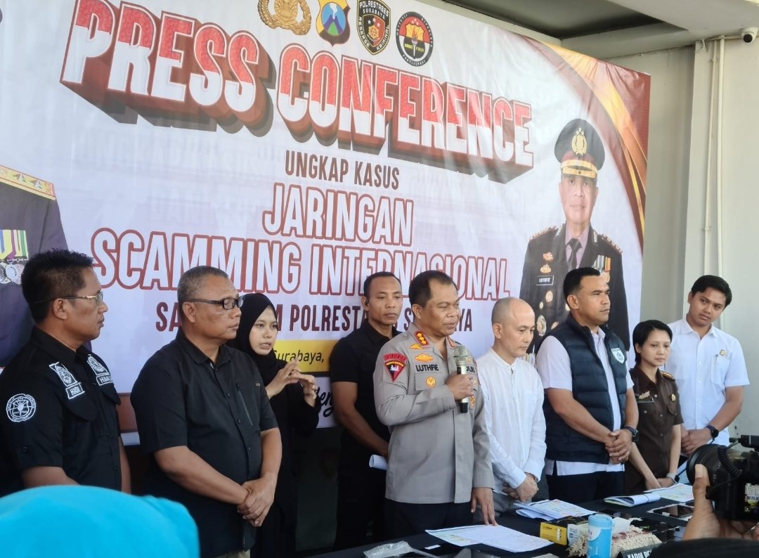 Polrestabes Surabaya berhasil ungkap kasus scamming internasional 45 Tersangka berHasil diamankan.