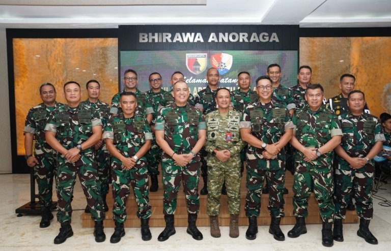 Perkuat Hubungan Antar Matra, Pangdam V/Brawijaya Terima Courtesy Call Danlanud Abdulrachman Saleh