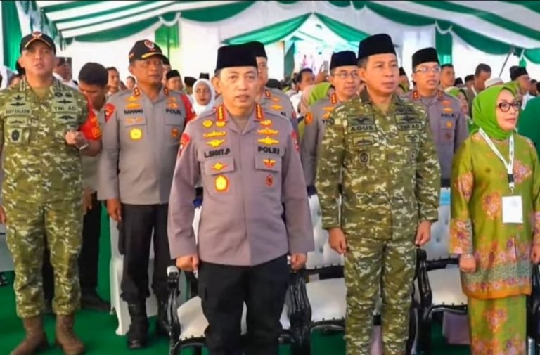 Pangdam V/Brawijaya Dampingi Presiden RI Resmikan Inpres Jalan Desa Tahun 2025 di Kabupaten Sampang