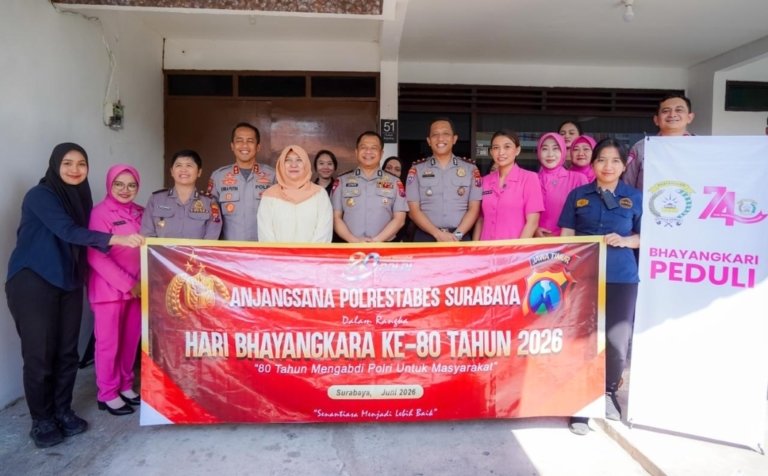 Anjangsana Hari Bhayangkara ke-80 Polrestabes Surabaya Sambangi Purnawirawan, Warakawuri dan Anggota yang Sakit