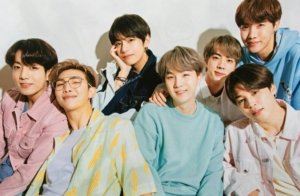 Penggemar Serbu Penjualan Tiket Umum Konser BTS di Jakarta