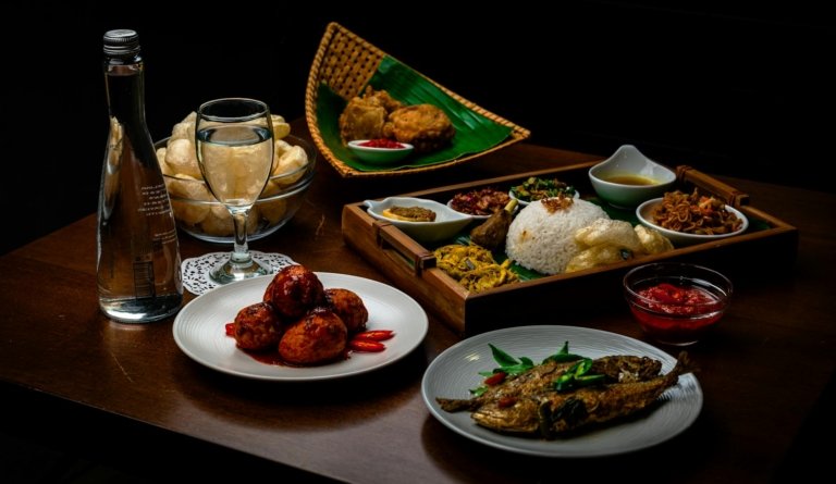 Kuliner Surabaya dengan lontong balap dan gudeg khas Jawa Timur