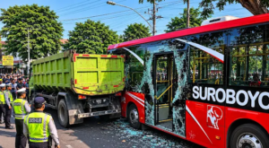 Suroboyo Bus ,Truk Sampah ,