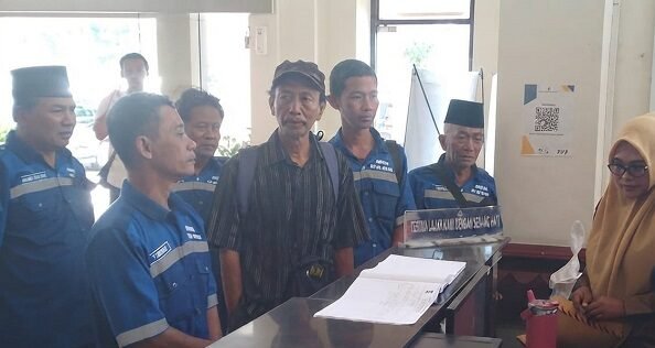 Warga Tambak Wedi,DPRD Surabaya,