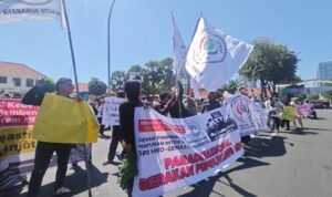 Aksi Damai,Gedung Grahadi ,