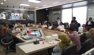 Komisi B DPRD Surabaya