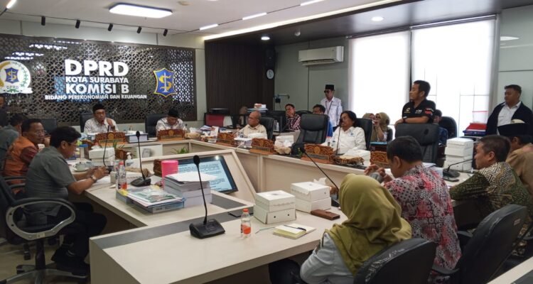 Komisi B DPRD Surabaya