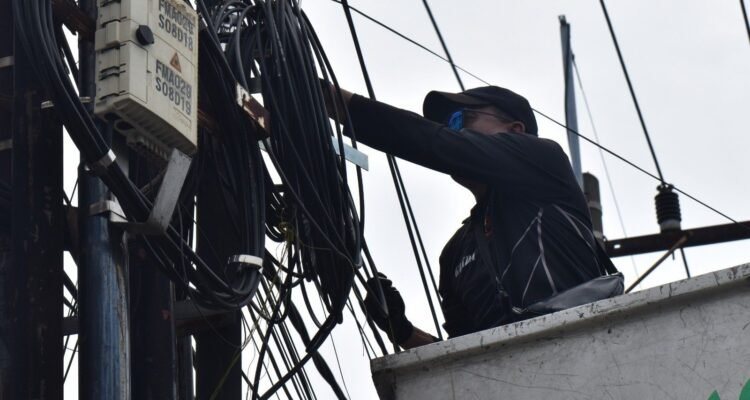 Kabel ilegal pemkot surabaya
